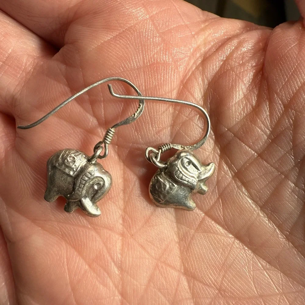 Elegant Silver Elephant Earrings‎